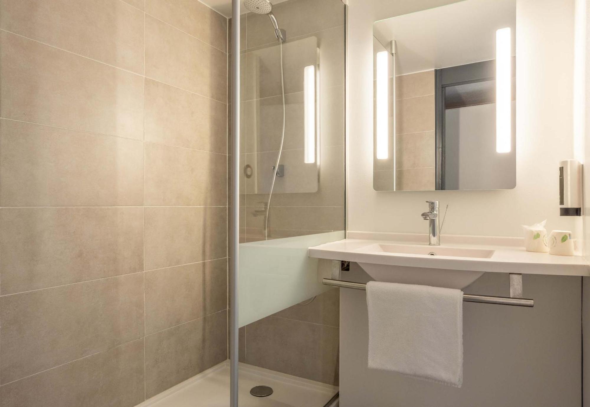 B&B Hôtel Valenciennes Sud Prouvy Exterior foto